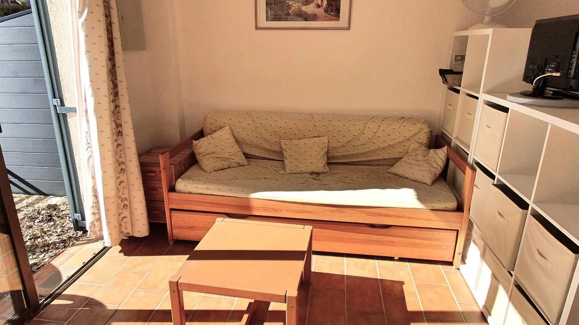 Studio Avec Coin-Nuit, Piscine, Terrasse Et Parking A Sainte-Maxime, Proche Plages Et Commerces - Fr-1-780-74