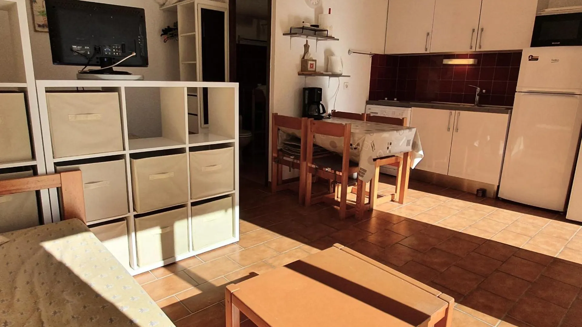 Studio Avec Coin-Nuit, Piscine, Terrasse Et Parking A Sainte-Maxime, Proche Plages Et Commerces - Fr-1-780-74 Apartmán Sainte-Maxime
