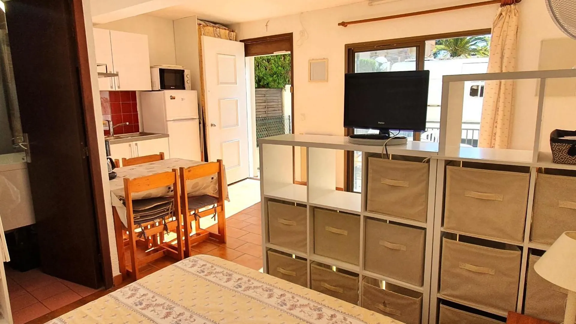 Apartmán Studio Avec Coin-Nuit, Piscine, Terrasse Et Parking A Sainte-Maxime, Proche Plages Et Commerces - Fr-1-780-74