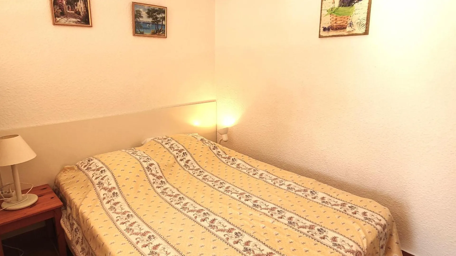 Apartmán Studio Avec Coin-Nuit, Piscine, Terrasse Et Parking A Sainte-Maxime, Proche Plages Et Commerces - Fr-1-780-74